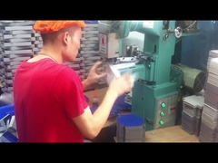 LY-TJ-40 Machine à coller les coins de boîtes à haute vitesse 20-40 pièces/min, Machine à rubaner les boîtes semi-automatique