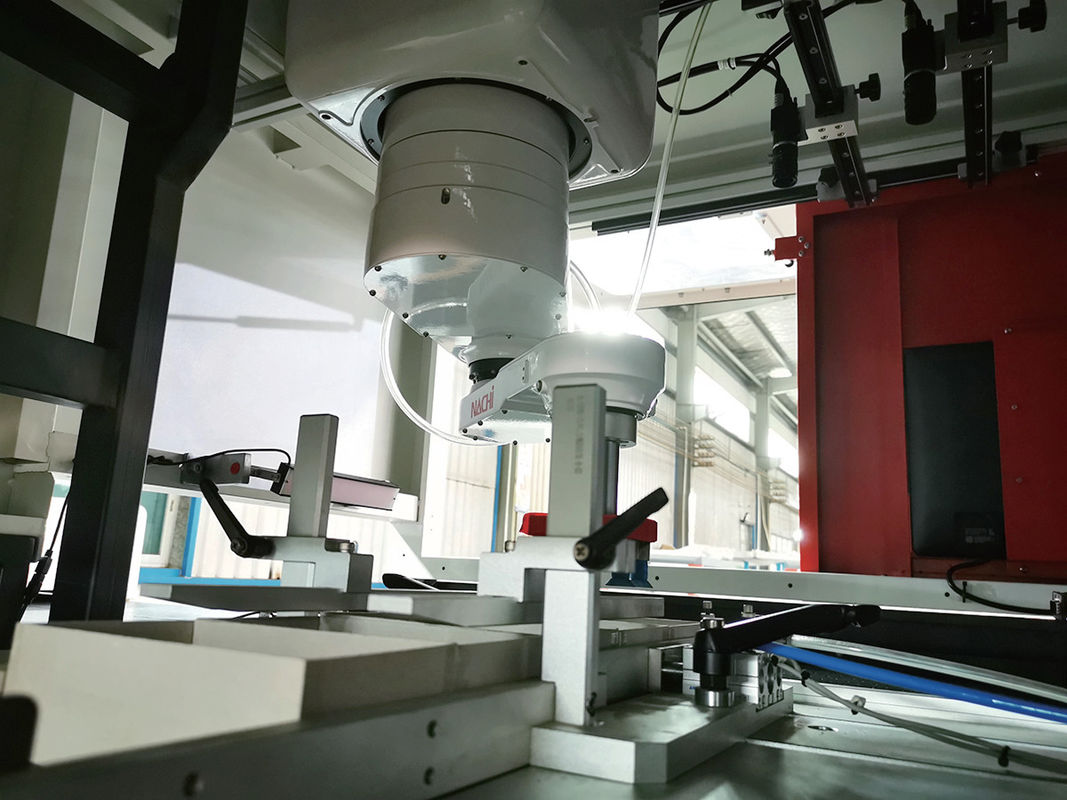 Machine de fabrication de boîtes rigides en carton combinée à un système de contrôle PLC fournissant des solutions d'emballage et de fabrication de boîtes