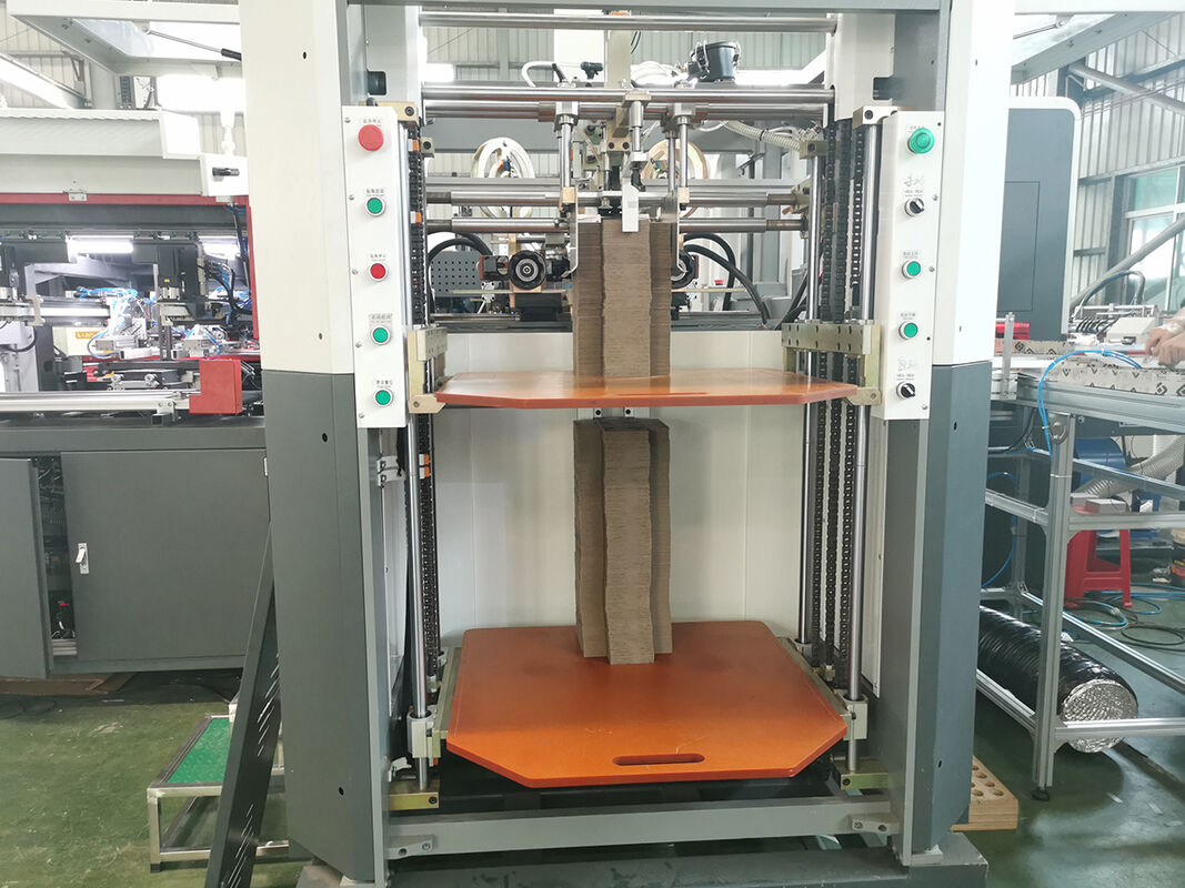 LY3000CQ Machine de fabrication de boîtes rigides Capable de produire des boîtes de couvercle et de fond simultanément à une vitesse allant jusqu'à 52 pièces par minute
