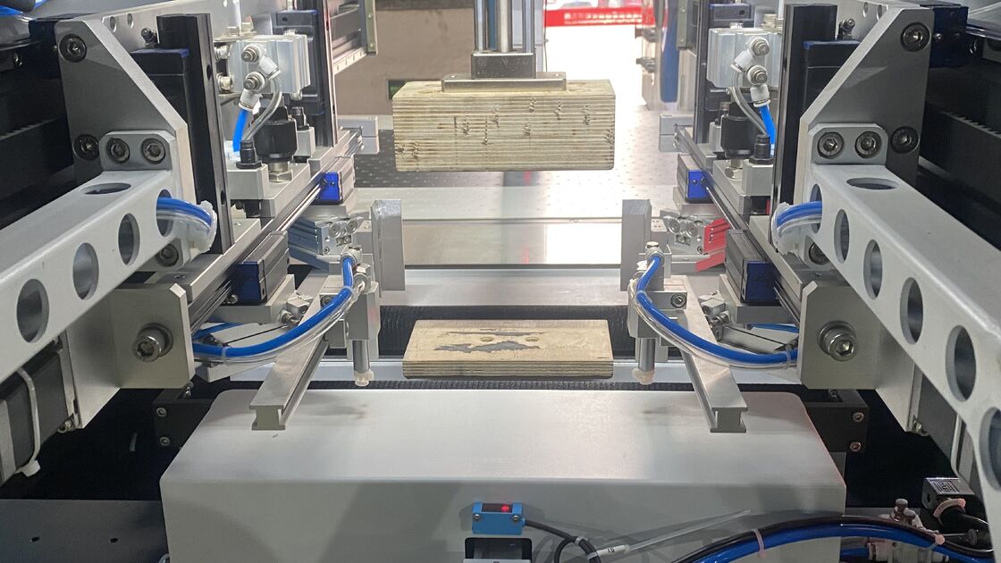 Machine à fabriquer des boîtes rigides à double alimentation et double formage, vitesse rapide, haute précision, contrôle entièrement servo