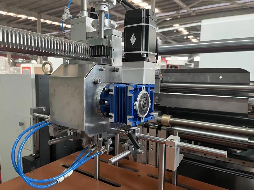 LY-2500CK 380V Machine de fabrication de boîtes rigides Opération automatique Vitesse de 35 à 45 pièces par minute Convient pour la fabrication d'emballages rigides