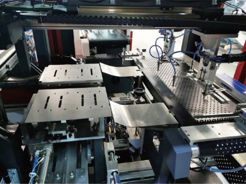 Système de fabrication de boîtes à haute vitesse de style à tirage intelligent 20-30 pièces/min adapté pour les boîtes à vin boîtes à tubes