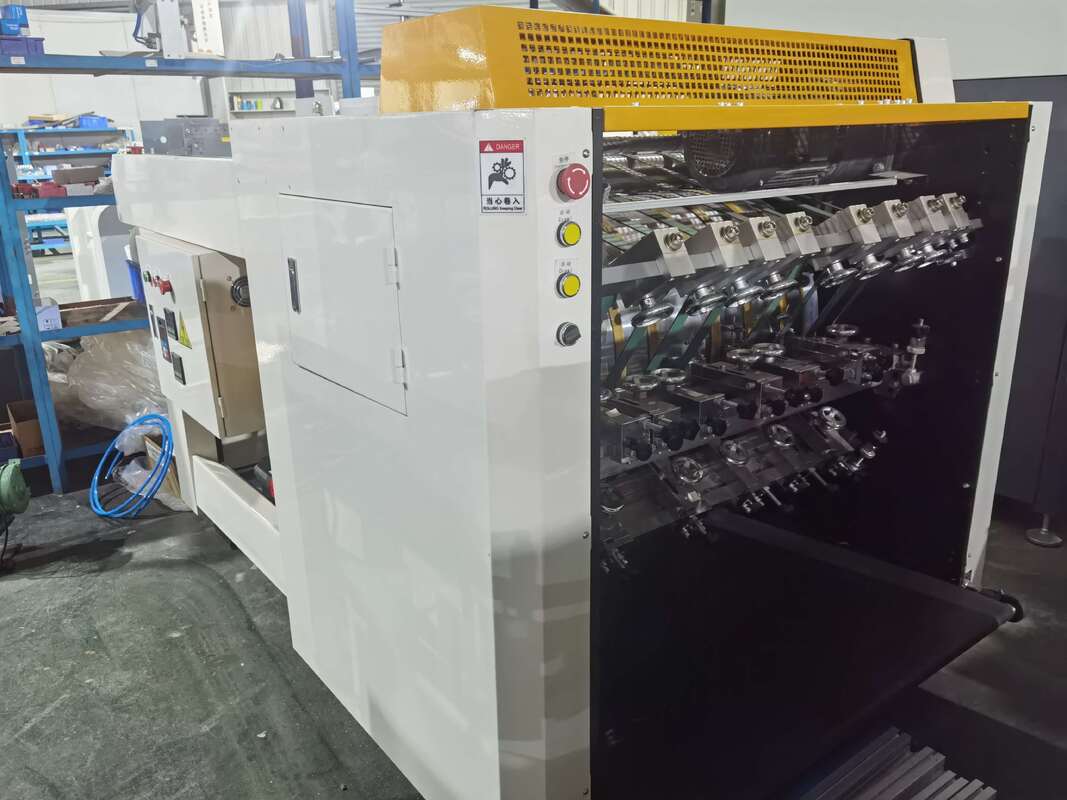 Machine à rainurer le carton LY-900KC, idéale pour produire des rainures en V utilisées dans une boîte cadeau