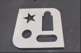LY-RK03-1113 Machine de découpe de matériaux flexibles non métalliques sans matrice avec une précision de ±0,05 mm et une épaisseur de coupe de 50 mm pour la fabrication d'échantillons