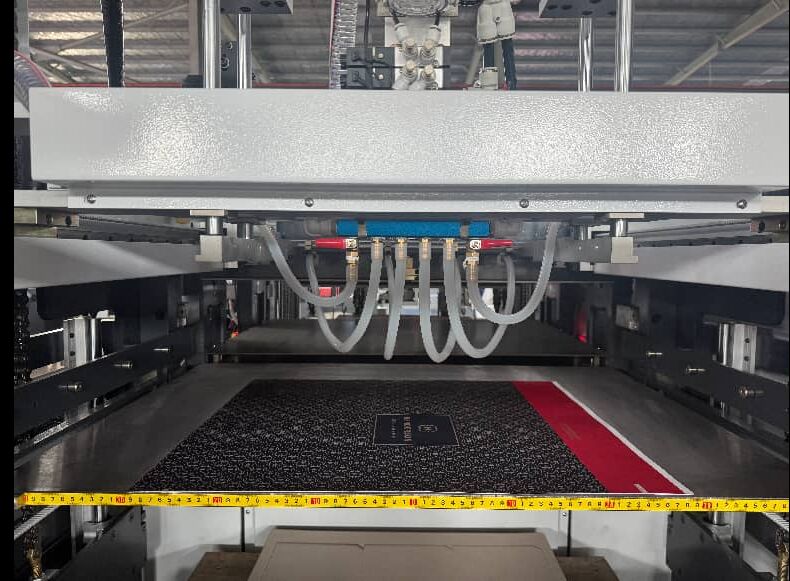 LY-DS650 Machine de découpe sous pression entièrement automatique (pas de point de connexion uniquement pour le tableau gris) / Machine de découpe sous pression