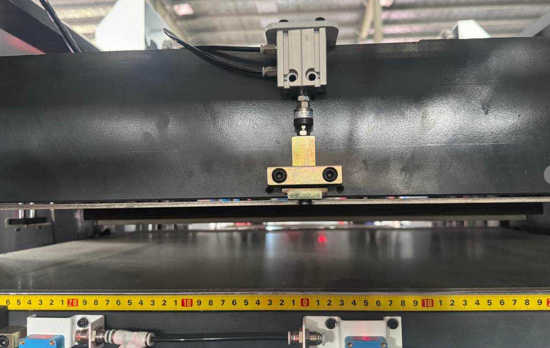 Machine de découpe entièrement automatique LY-DS650 (uniquement pour carton gris sans point de connexion) Alimentation circulaire intelligente Haute précision Haute efficacité
