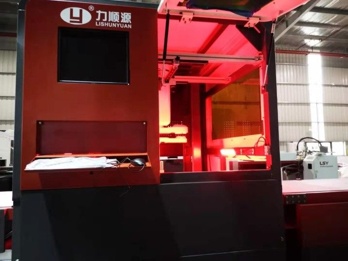 LY-1200CM Machine de fabrication de boîtes rigides avec système intelligent de repérage et de pliage garantissant une grande précision et une consommation de temps réduite
