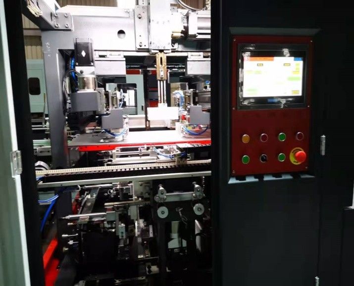 LY-1200CM Machine de fabrication de boîtes rigides avec système intelligent de repérage et de pliage garantissant une grande précision et une consommation de temps réduite