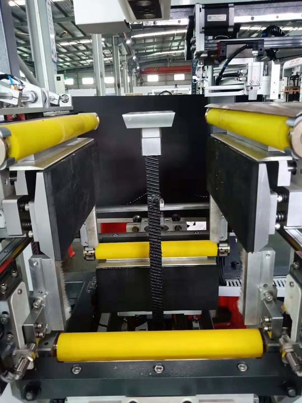 LY-1200CM Machine de fabrication de boîtes rigides avec système intelligent de repérage et de pliage garantissant une grande précision et une consommation de temps réduite