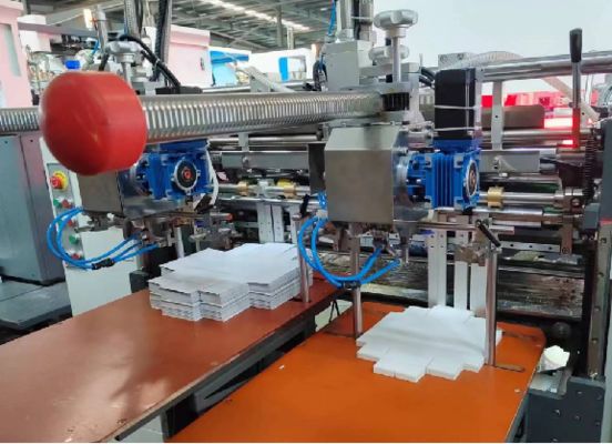 Machine de fabrication de boîtes rigides automatique à grande vitesse intelligente 50 à 70 pièces/min