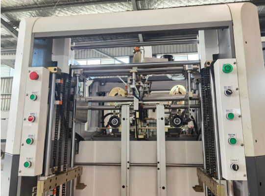 Machine de renforcement de coin entièrement automatique pour bijoux boîte boîte à chaussures boîte cosmétique