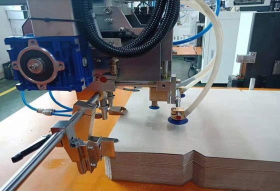LY-1200CM Machine de fabrication de boîtes rigides avec système intelligent de repérage et de pliage garantissant une grande précision et une consommation de temps réduite