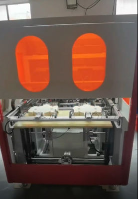 Machine à plier automatiquement des boîtes en carton